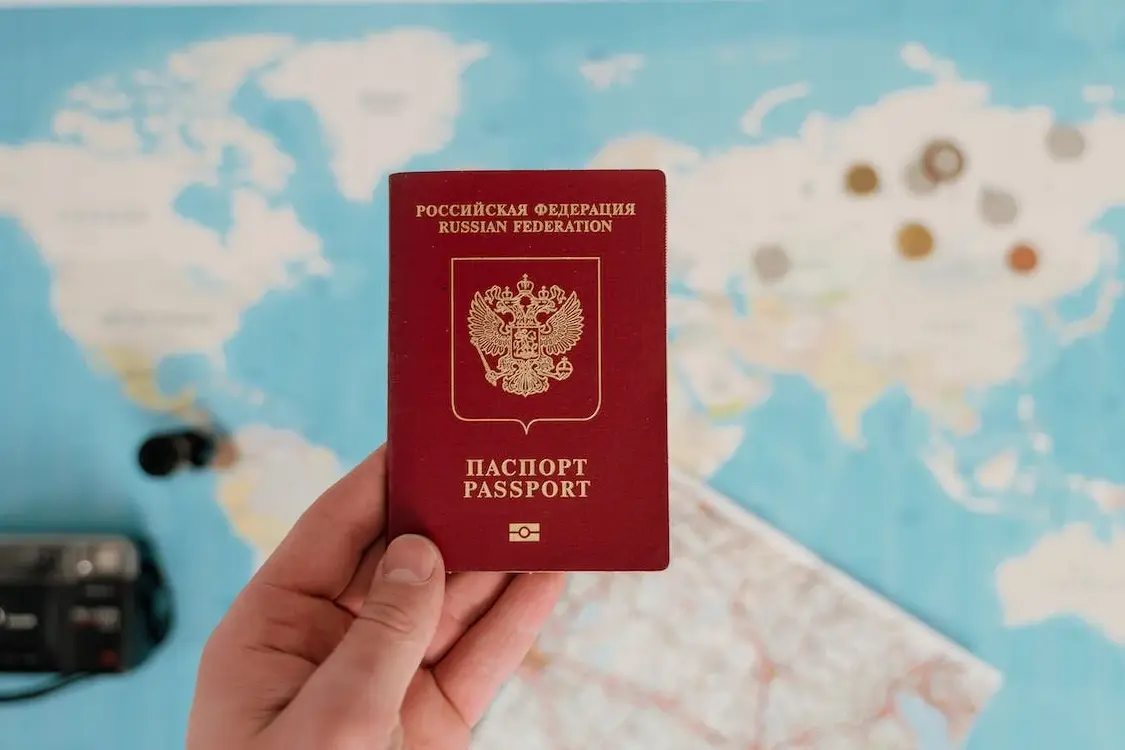6-Travel-Apps-for-Journey-Abroad-cover (1)