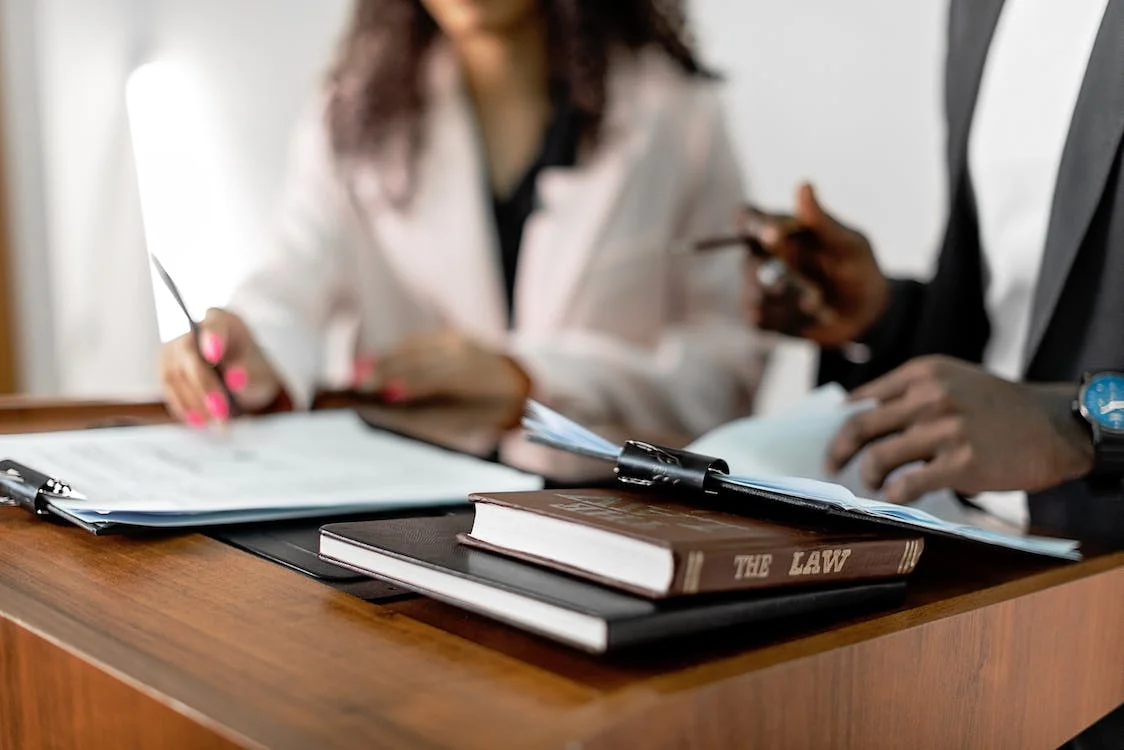 8-Essential-Apps-for-Legal-Information-and-Assistance-inside